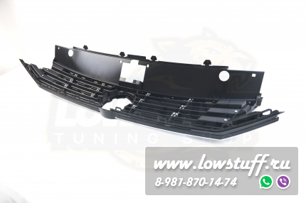 VW Passat B8 R line решетка радиатора черный глянец с хром полосками с отверстием для логотипа LOWSTUFF RGVWPASB8RLINE