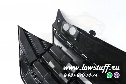 VW Jetta 7 2018-2021 решетка радиатора стандартная хром с черным с отверстием под значок LOWSTUFF RGVWJ7STGLBLKWBCHS