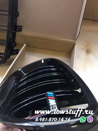 Решетки радиатора ноздри BMW E60 горбатые черные глянцевые со значком M5